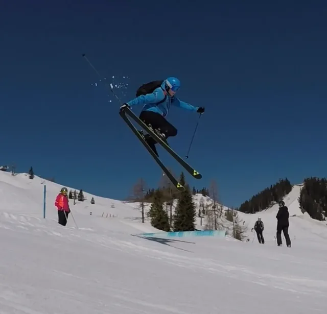 Tammo Elsner skiing