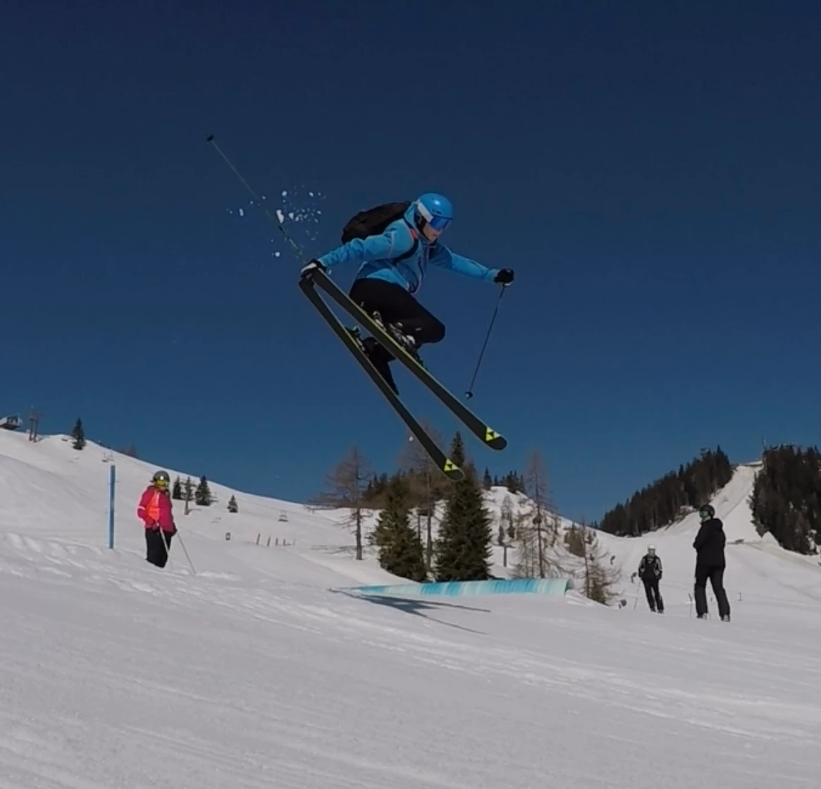 Tammo skiing