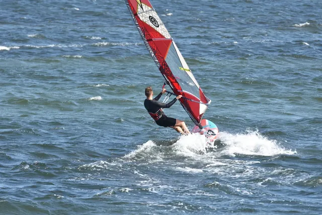 Tammo Elsner windsurfing